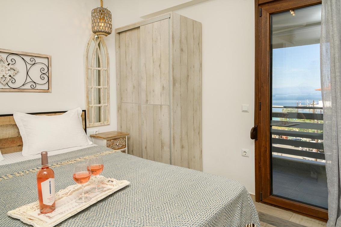 Meltemi Luxury Apartments Nea Roda Exteriör bild