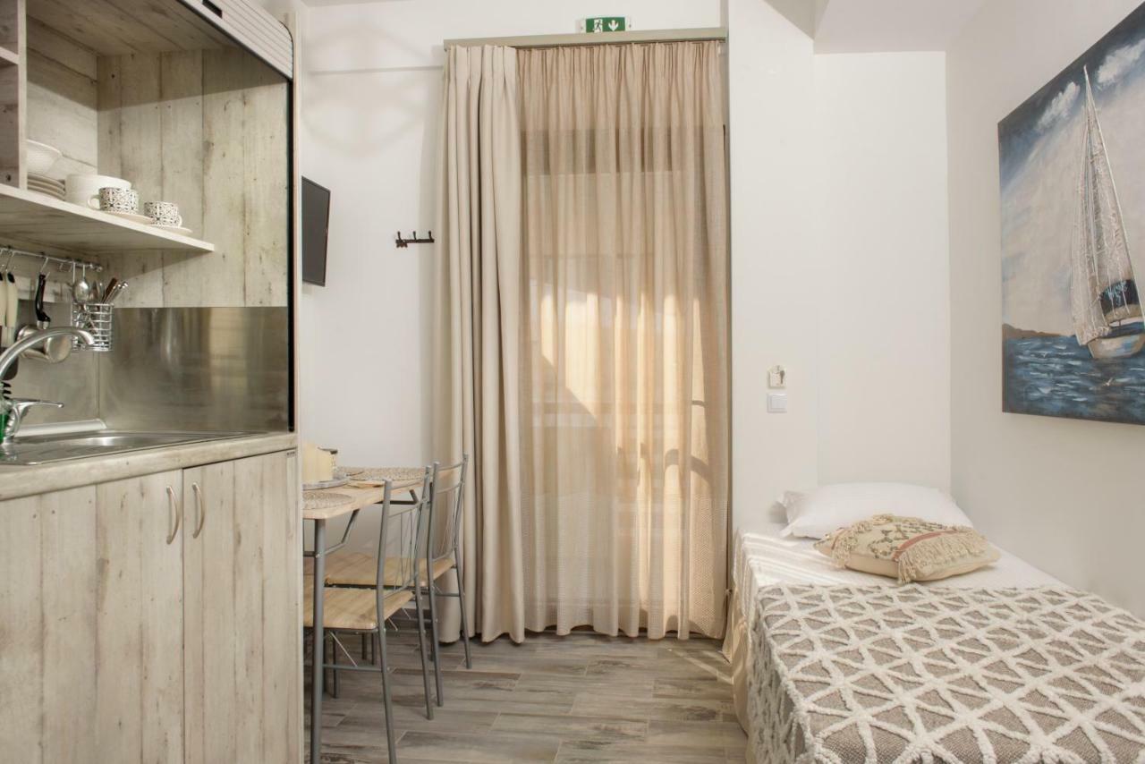 Meltemi Luxury Apartments Nea Roda Exteriör bild