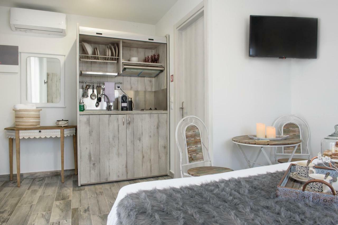 Meltemi Luxury Apartments Nea Roda Exteriör bild