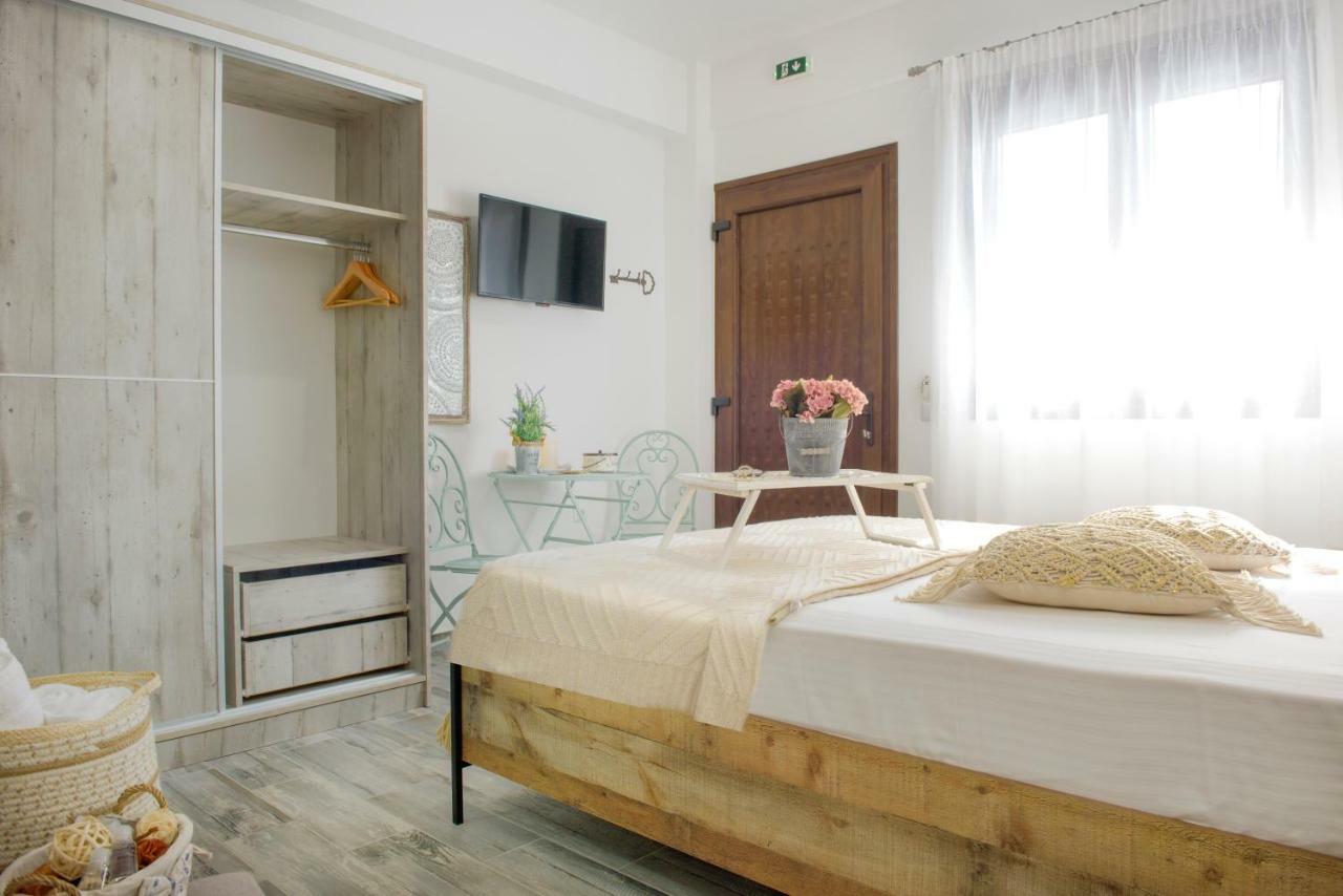 Meltemi Luxury Apartments Nea Roda Exteriör bild